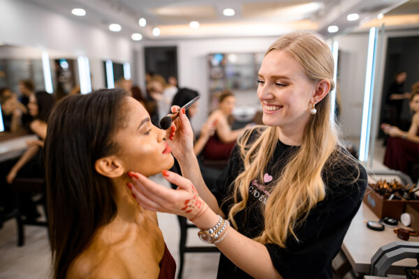Іспит з макіяжу у гурту «Professional Make-up Artist» 21.11.2020